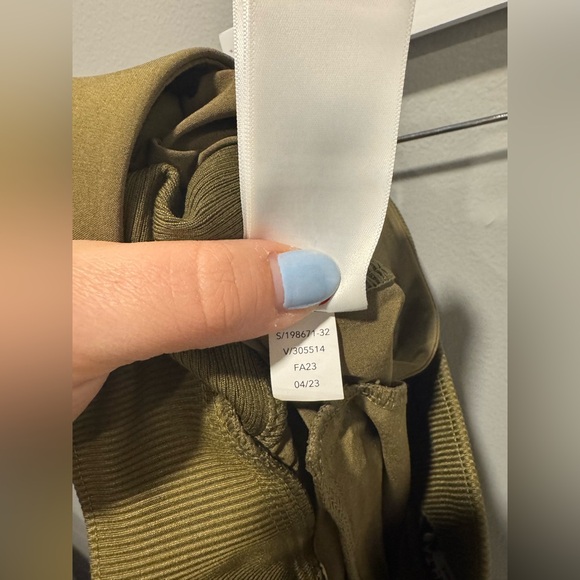 EUC Athleta Brooklyn Mid Rise Straight Leg Pant in Olive Brand Size 8 - Picture 9 of 9